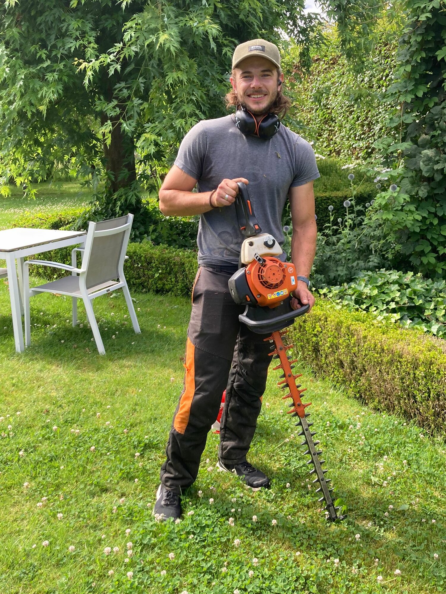 Hallo! Ik ben Fré De Grooff. Reeds 10 jaar ervaring in de tuinsector. Samen met jouw creëren we jouw droomtuin.