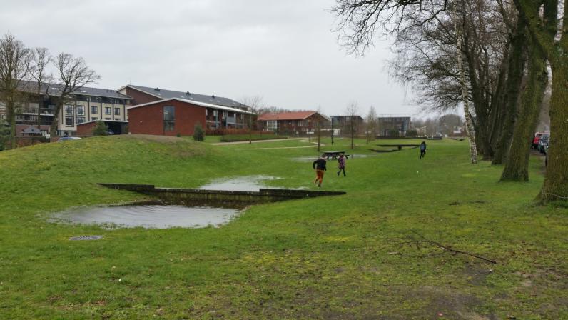 Een wadi kan een fijne speelplek zijn © Nanda Sluijsmans