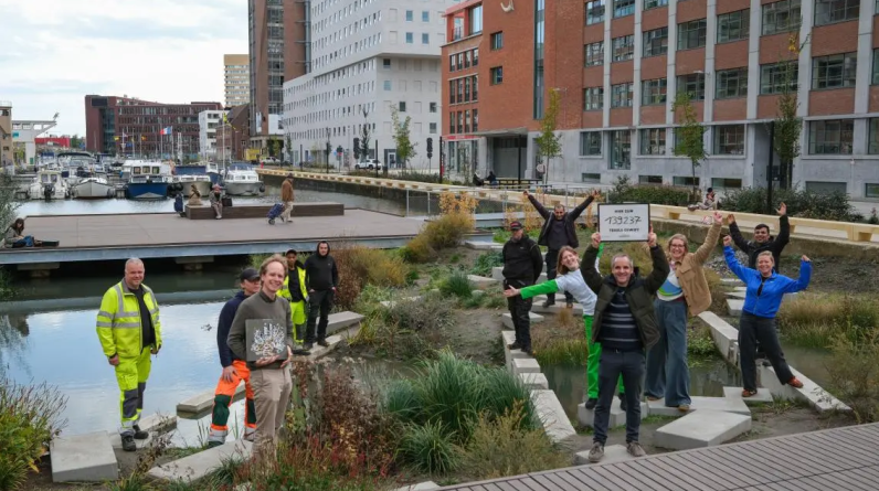 Tegelwippers in actie © Departement Omgeving