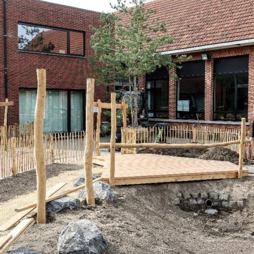 Een wadi in aanleg, met erboven een uitkijkplatform. © provincie Antwerpen