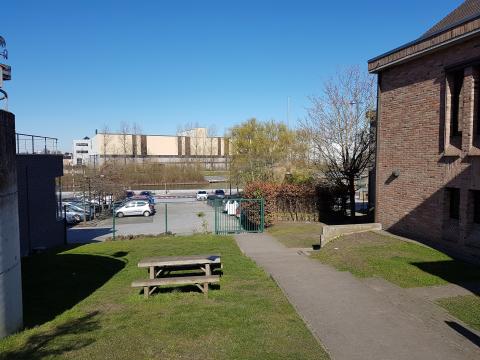 De omgeving van de academie HAP was voorheen een parkeerplaats. © Yann Raes – Stad Harelbeke
