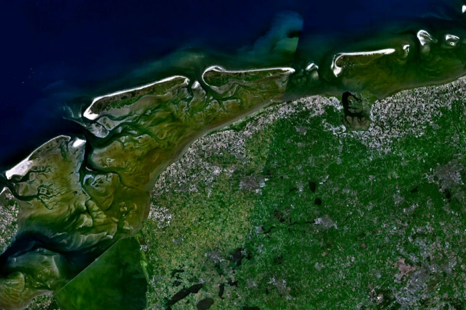 Luchtfoto Waddeneilanden © NASA