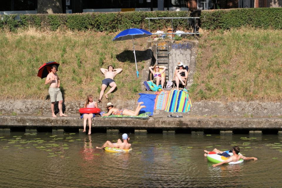 Met de gewijzigde wetgeving is zwemmen in open water voortaan op meer plaatsen mogelijk. © Waterland vzw