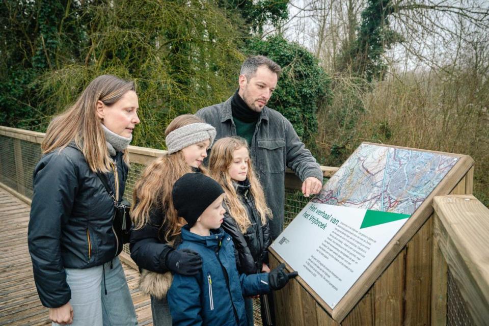 Openbaargroen.be - Het vroegere Spookhotel is nu een uitkijkplatform in het Vrijbroekpark. © Provincie Antwerpen