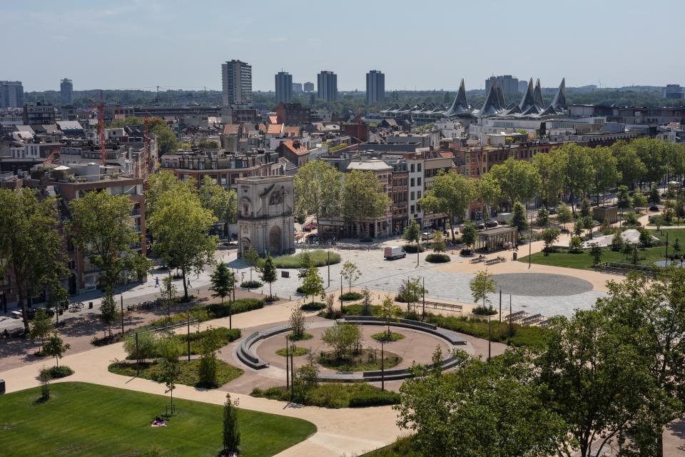 De cirkelbank en Waterpoortplein van het Antwerpse Zuidpark. © Isabelle Pateer
