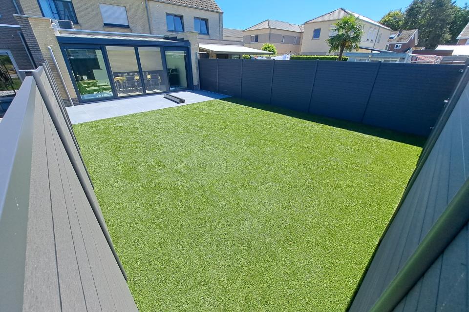 Aanleg kunstgras, terras en omheining