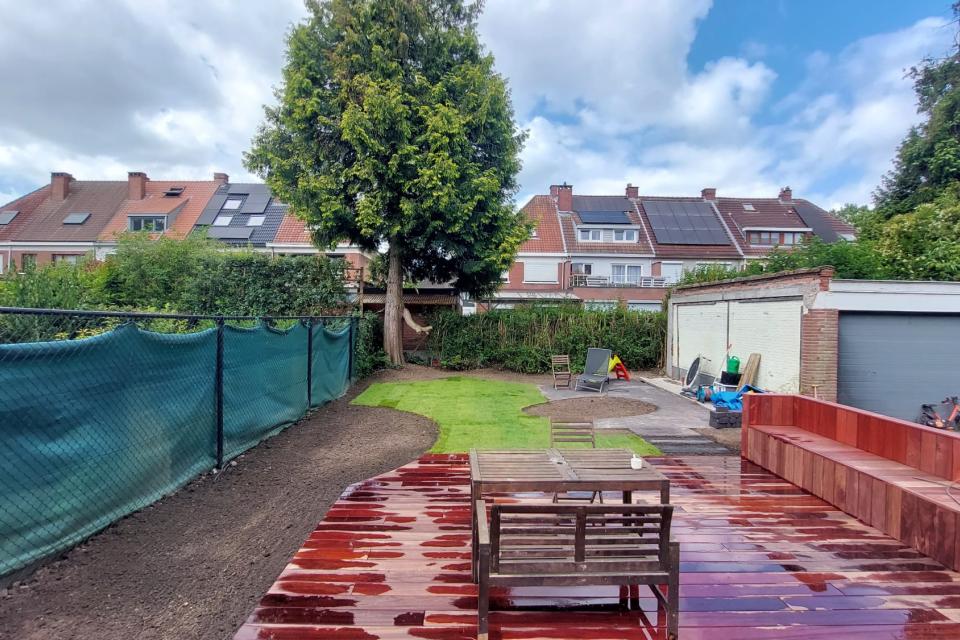 Terras en zitbank in hardhout