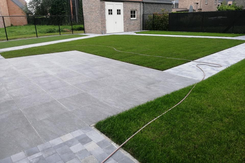 terras, klinker en graszoden 