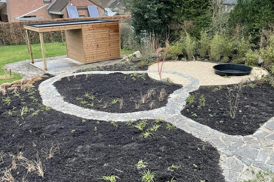 Aanleg pad, tuinhuis & beplanting