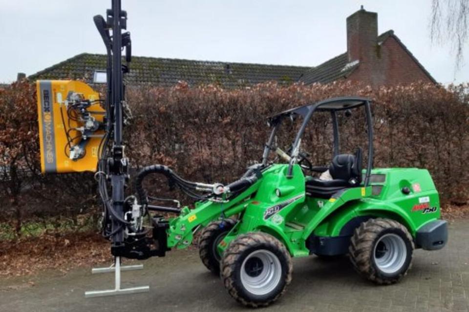 Machinaal hagen snoeien/scheren