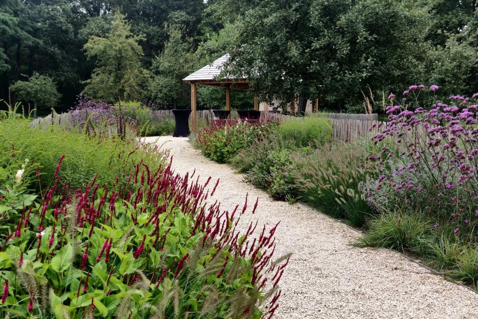 weelderige beleeftuin zorgcentrum