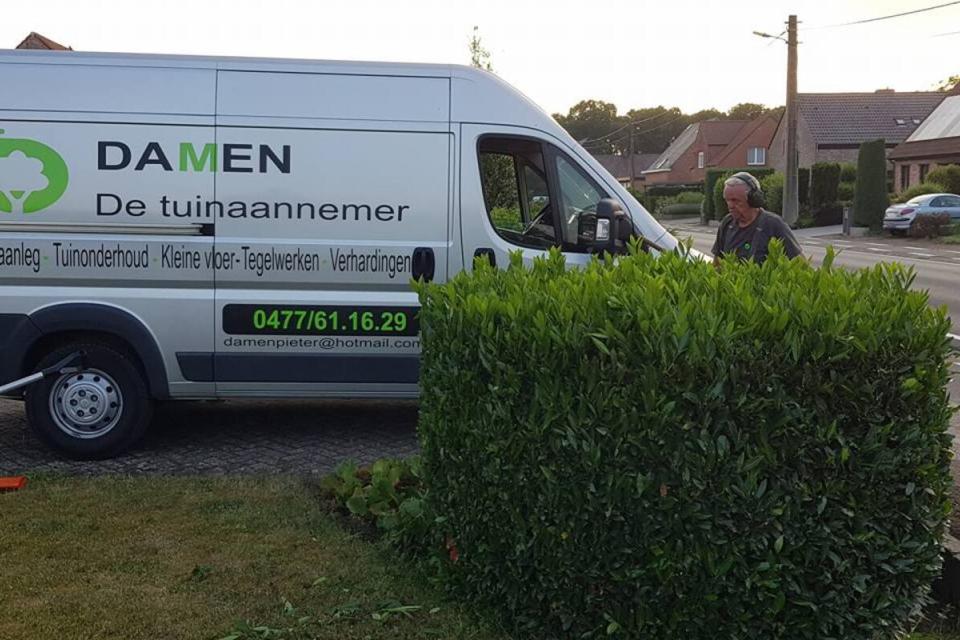 Damen de tuinaannemer