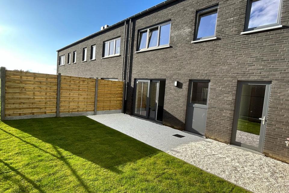 Heraanleg tuin, terras van grind en graszoden