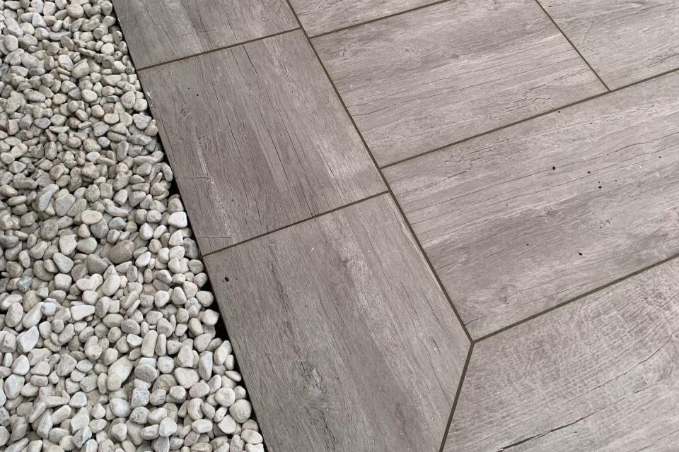 Terras in tegels 120 x 40 houtmotief