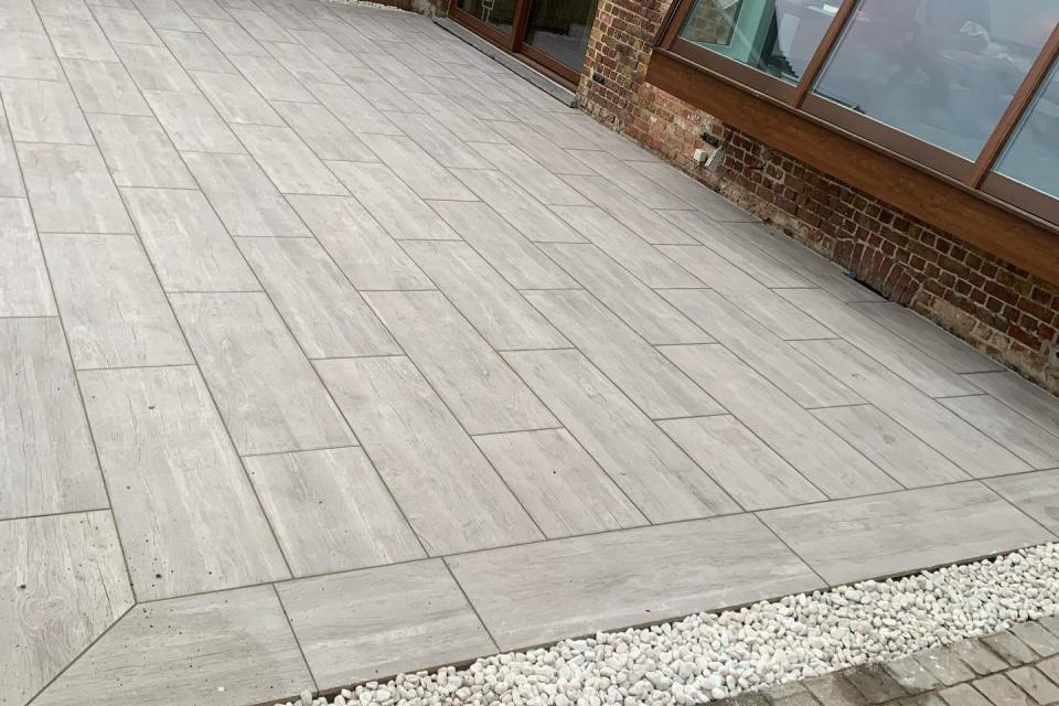 Terras in tegels 120 x 40 houtmotief