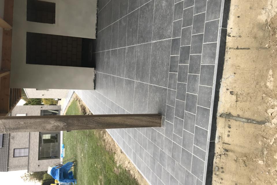 Keramische tegel met afwerking tegel 20x20