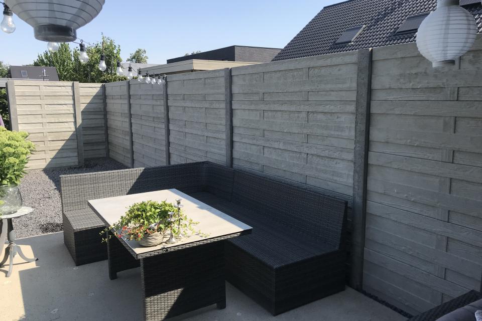 Betonnen afsluiting met motief
