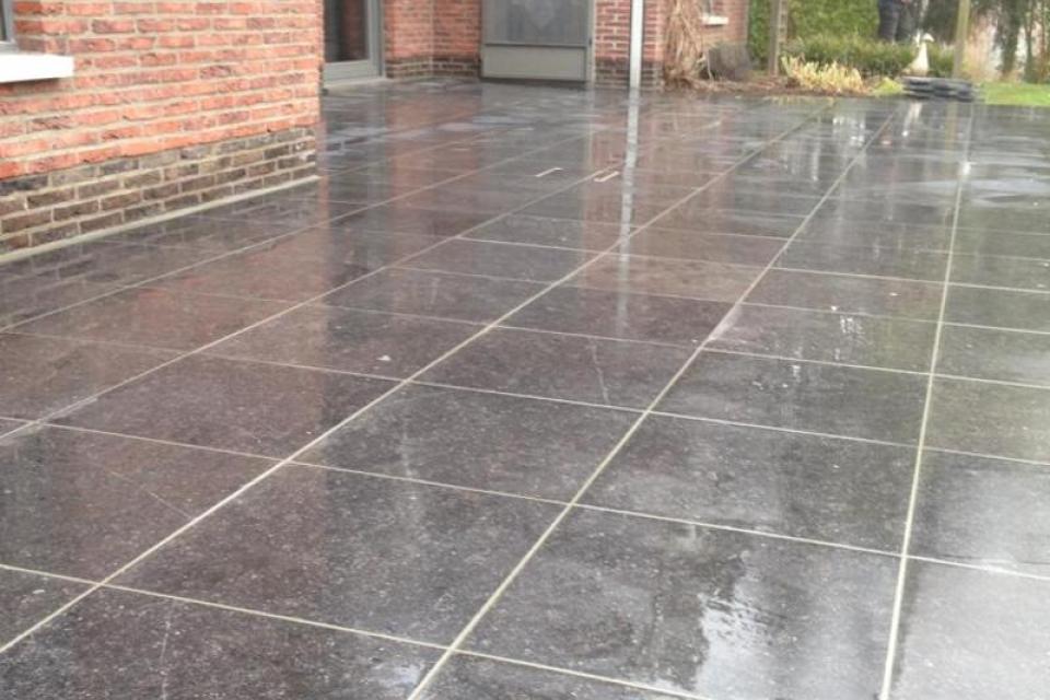 Terras blauwe steen