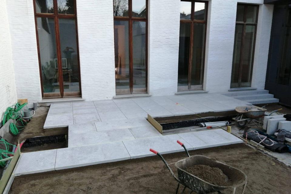 Voorbeeld aangelegd terras in tegel 60x60