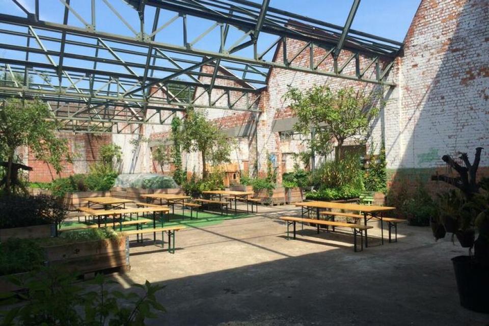 Gent / Oude fabriek decor voor nieuw stuk Bijgaardepark 