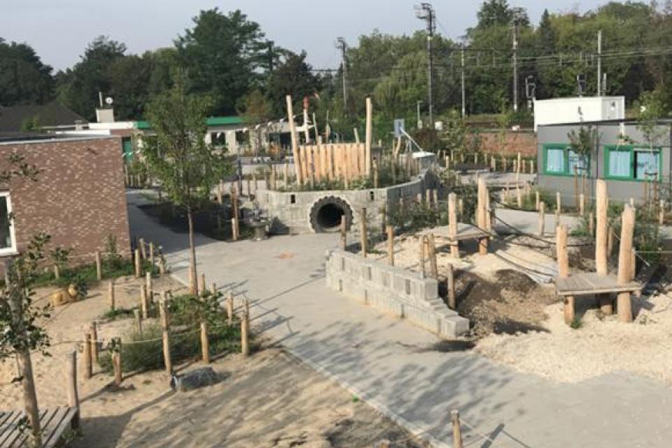 Aquafin geeft 10 Vlaamse scholen een duwtje in de rug voor klimaatbestendige speelplaats 